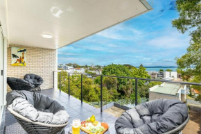 Sunset Towers 8, 25 Donald St - heart of town with water views